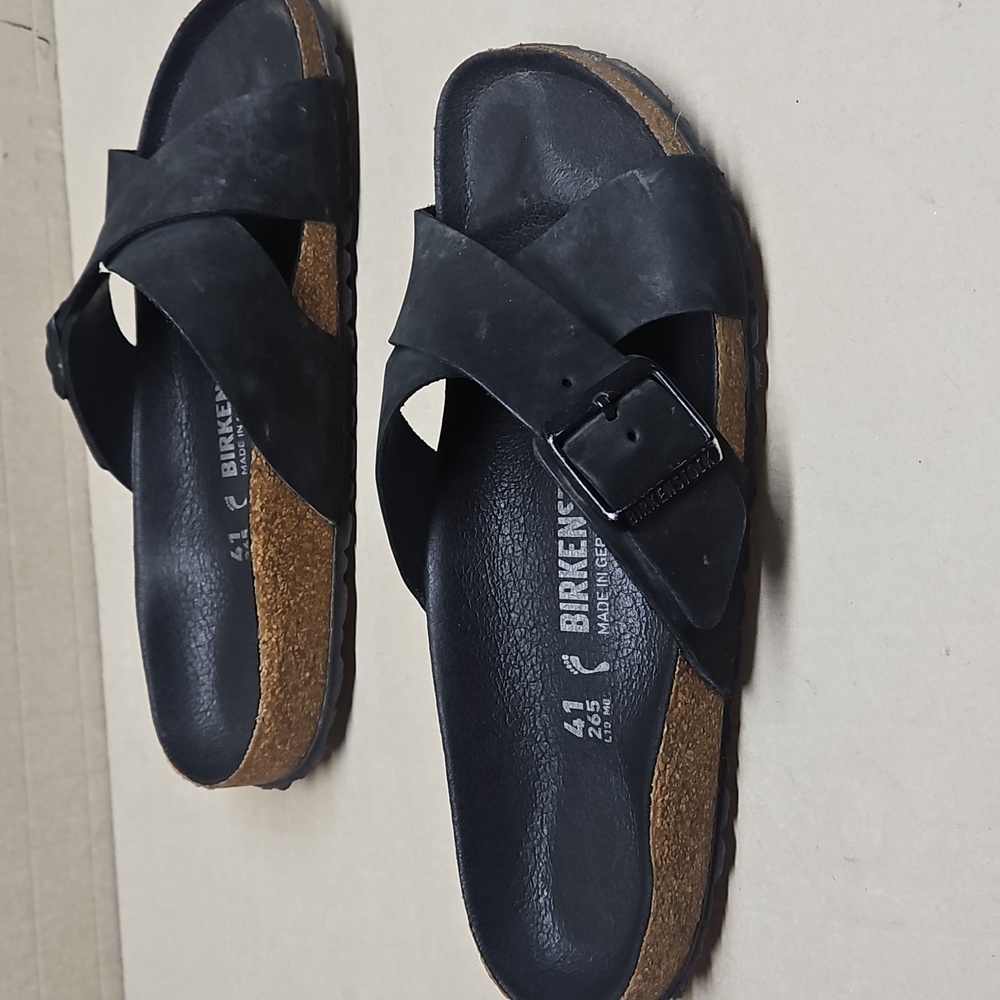 Birkenstock Women's Black Cross-Strap Sandals - Picture 11 of 12